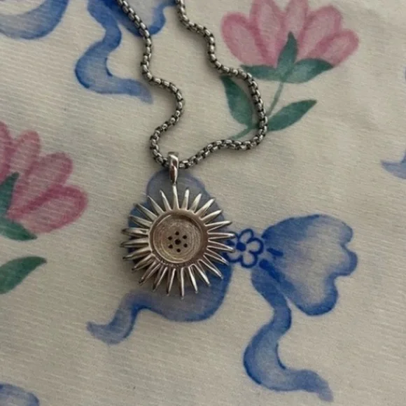 David Yurman Silver Starburst Necklace - Picture 4 of 6